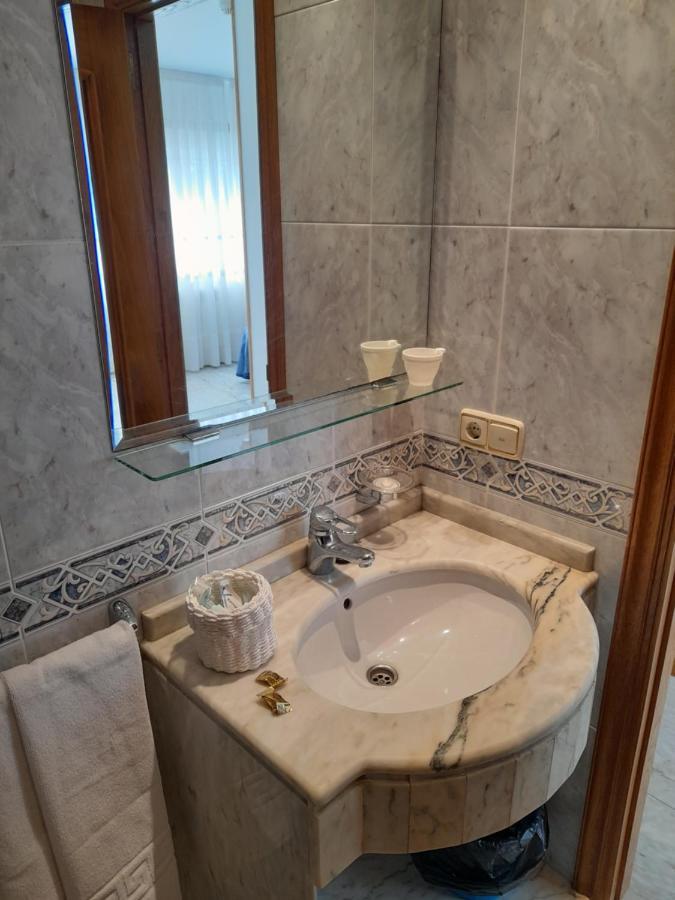 Hotel Os Carballos Sigueiro Ngoại thất bức ảnh