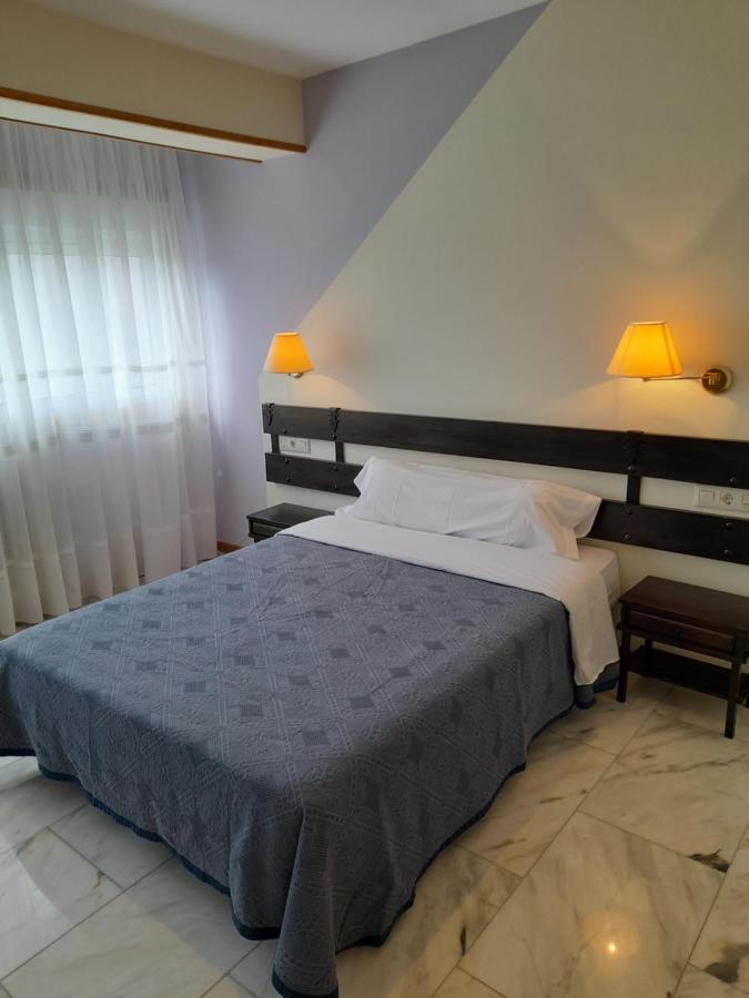 Hotel Os Carballos Sigueiro Ngoại thất bức ảnh