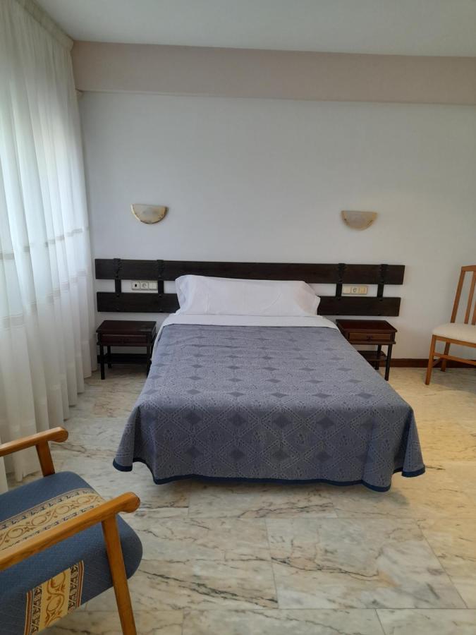 Hotel Os Carballos Sigueiro Ngoại thất bức ảnh