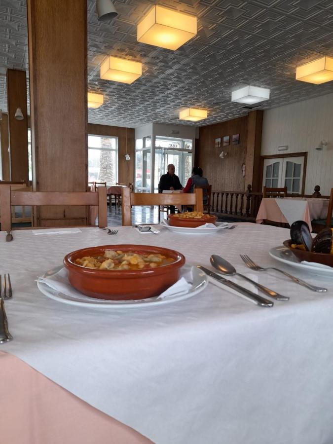 Hotel Os Carballos Sigueiro Ngoại thất bức ảnh
